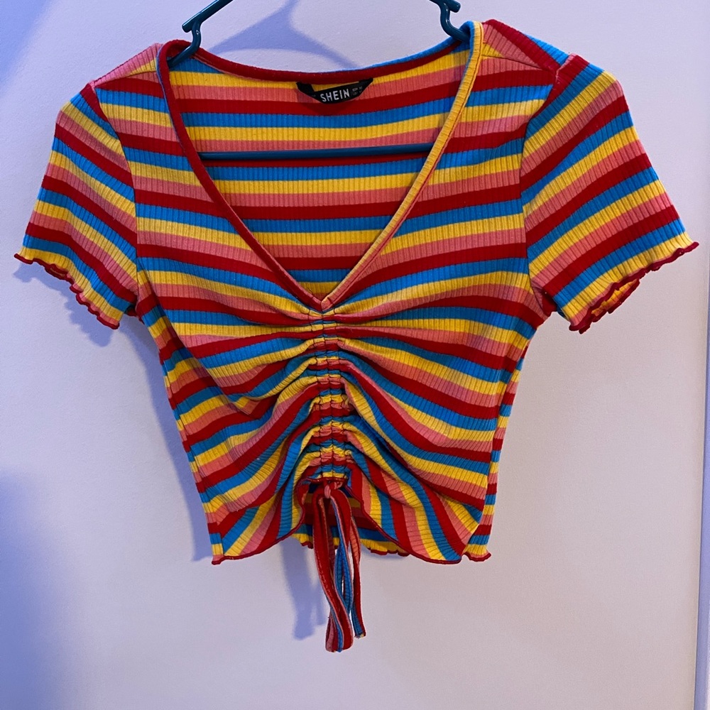This is a Multicolor SHEIN cropped top in a size XS